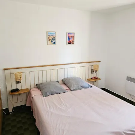 1 Chambre, Piscine, Terrasse Entre Port Et Apartament