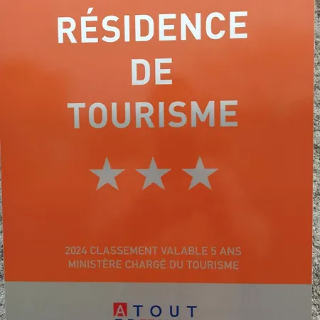1 Chambre, Piscine, Terrasse Entre Port Et