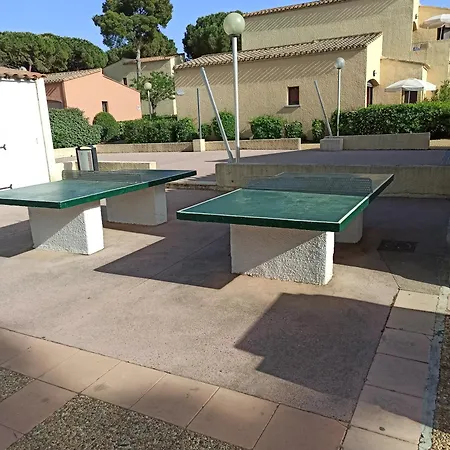 1 Chambre, Piscine, Terrasse Entre Port Et