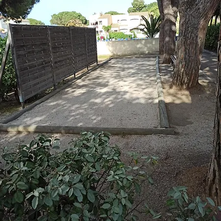 1 Chambre, Piscine, Terrasse Entre Port Et *